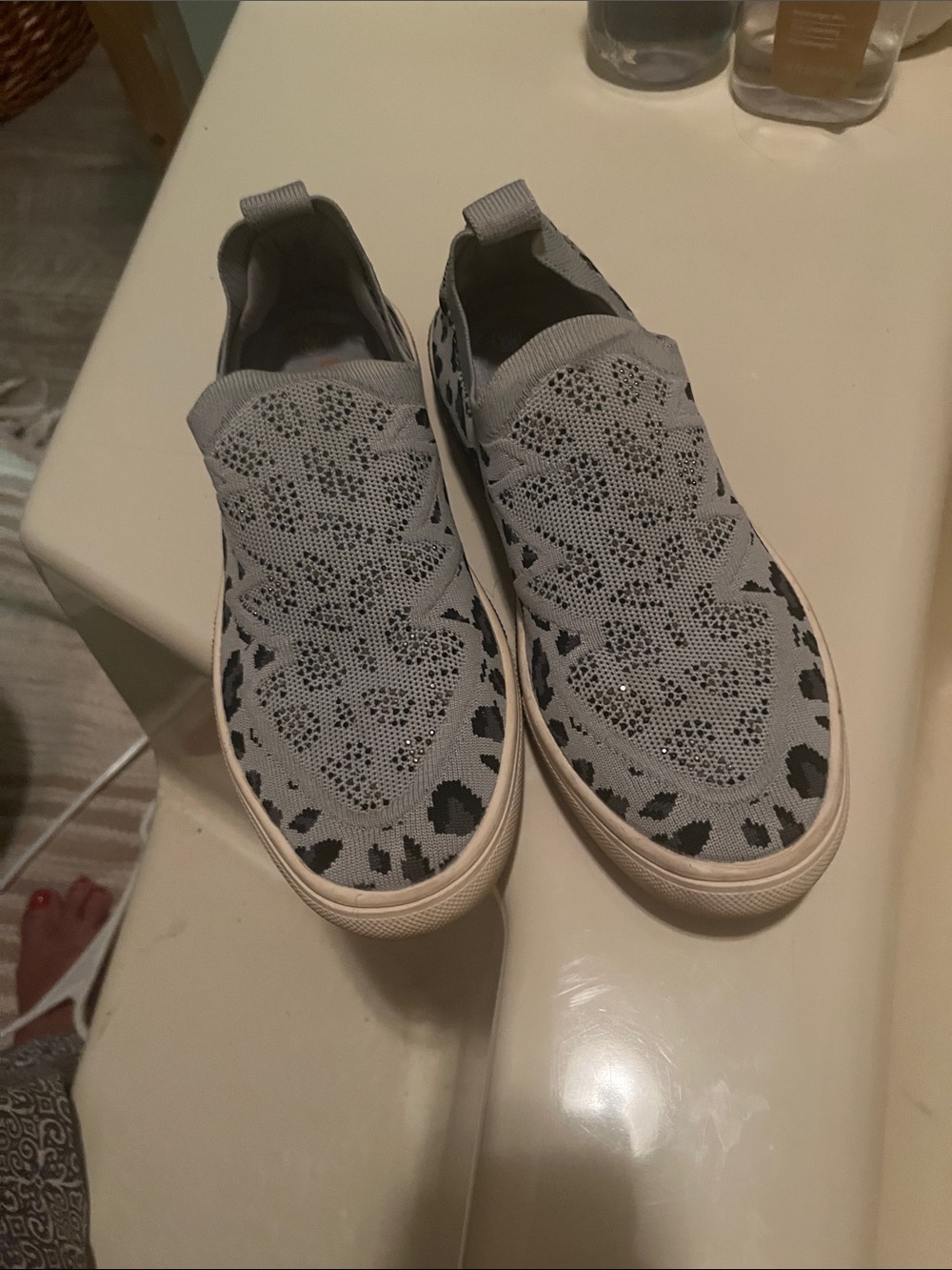 bernie mev. Gray Knit Slip-On Sneakers with Black Leopard Print